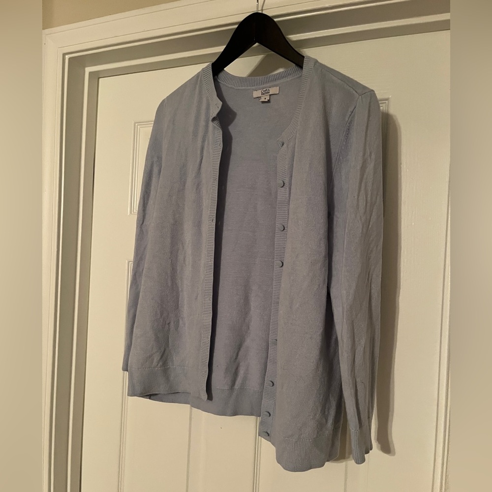 🐠Croft and Barrow. Lavender Button Down Sweater. Size Medium.